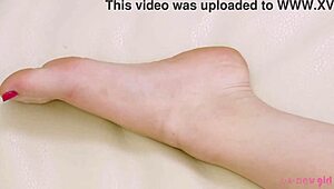 Super hot newcomer flaunts her stunning sexy body