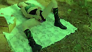 I turn outdoor picnics into orgasmic fun with dildo toys.