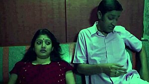 इंडियन भाभी बिग टिट्स के साथ स्टीमी अफेयर के लिए छुपकर आती है