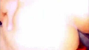 una nueva madura gordita que le encanta la verga joven, ¿quieres ver cómo se la chupa?