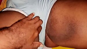 Meu padrasto faz cafuné na minha bucetinha gorda!