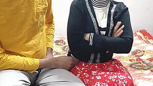 इंडियन देसी गर्लफ्रेंड बॉयफ्रेंड से डॉगी स्टाइल में टाइट चूत ड्रिल्ड