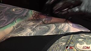 does marie bossette feel pain during leg tattoo?