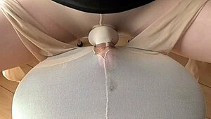 Pantyhose Masturbation in Stockings and Nylon