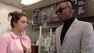 Yo, Elektra Rose got slammed by black customers!