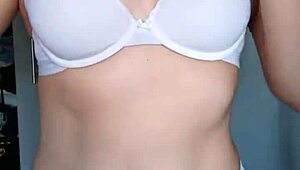 Colegiala putita me manda este video para que le suba el promedio en casa.