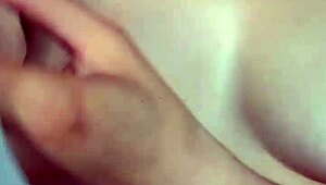 Colegiala putita me manda este video para que le suba el promedio en casa.