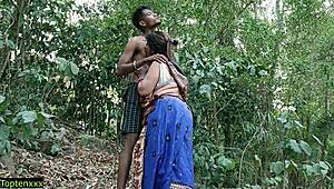 हॉट ऑंटी चोर को पकड़ती है और गार्डन में वाइल्ड इंडियन सेक्स करती है
