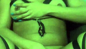 Athletic usa webcam girl lenev8 performs fitness routine as you like.