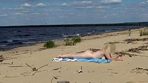 Holy! Mommy With Big Ass Gets Fucked In All Holes Right On The Beach