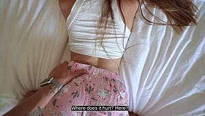 सौतेली बहन के लिए मसाज ब्लो जॉब और ऐनल सेक्स में बदल जाता है