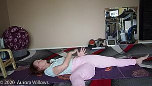 Sexy mature babe with natural tits guides fetish yoga lesson