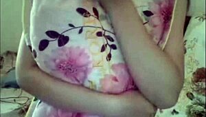 Linh Xinh Shows Off Pink Pussy on Webcam