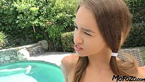 I’m so wet for this 18yo amateur facial