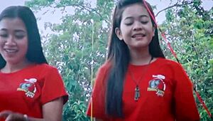 Upskirt Peek Caught While Slut Fishes With Friends