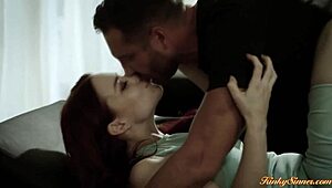 स्विंगर बीएफएफ के हसबैंड को चूसती और राइड करती है स्टेमी स्वैप सेशन में