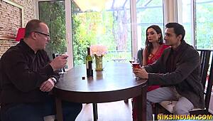 यंग 18+ वाइफ को कैश के लिए ओल्ड बॉस को ट्रेड किया... वाइल्ड! 💦