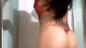 Mi prima perreando en hilo rojo... ataque en vivo con ese big ass! 🔥