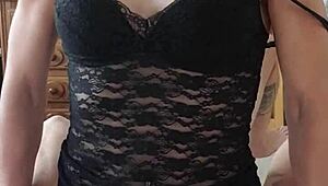 Hot milf in lingerie receives oral pleasure