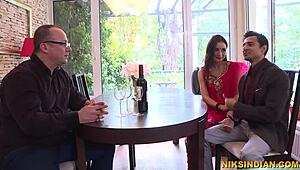 यंग 18+ वाइफ को कैश के लिए ओल्ड बॉस को ट्रेड किया... वाइल्ड! 💦