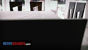 नॉटमाईग्रैंडपा - हॉट कर्वी टीन सौतेले दादाजी की गंदी जरूरतों को फेवर्स के लिए पूरा करती है