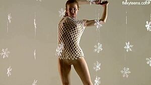 Svetik shows off sexy ass in Christmas gymnastics routine