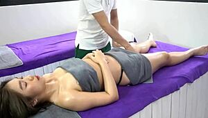 यंग 18+ जापानी ब्राइड सेंसुअल मसाज एन्जॉय करती है