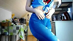 Watch Sexydea Playing with Herself on Live Webcam in Solo Session!