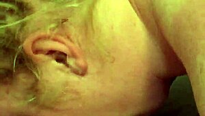 Hey, this white teen is sucking a big cock! 😍