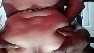 Angelg and Kuzz enjoy shaved pussy blowjob