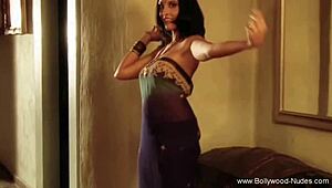 सेक्सी एशियन बेब सेड्यूस टिज़िंग डांस और इरोटिक मूव्स से, हीट महसूस करो?