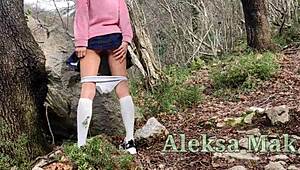 जंगल में जासूसी, लाल बाल वाली रेडहेड हैंडजॉब देती है कमशॉट के साथ, भाग 2