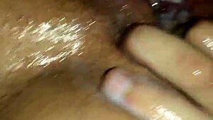 Unbelievable! Squirt Insertions Close-Up with Big Pussy in Amateur Homemade Couple Action!