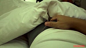 अरे, आज रात सौतेली माँ के साथ बेड शेयर करना चाहोगे?