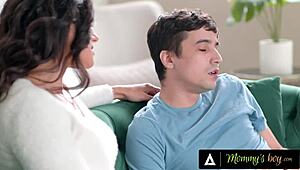 डैम! नाराज मिल्फ पेनी बार्बर स्टेपसन को हर वाइल्ड तरीके से डिसिप्लिन करती! सभी पार्ट्स शामिल!