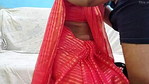 पिंक साड़ी भाभी देवर के आगे टिक न सकी, उसने पूरी तरह ले ली