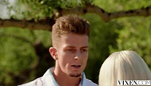 क्रिस्टी, बताओ—विक्सन गाय के साथ सीक्रेट होटल हुकअप?