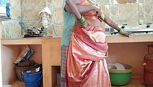 अरे, ये इंडियन टीचर किचन में हार्ड पाउंड होती है!