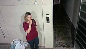 यो, टीचर स्कूल के पीछे स्टूडेंट को हॉट एक्शन के लिए सेड्यूस करती है 😈