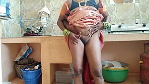 अरे, ये इंडियन टीचर किचन में हार्ड पाउंड होती है!