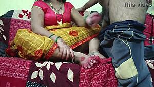 जस्ट वॉच्ड भाभी पीली साड़ी में देवर को रियल गुड प्लेज़िंग।