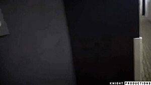 एना बेल पीक्स एक लड़के को रफ सेक्स के लिए इनवाइट करती