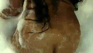 Look at this in jacuzzi 😏 come have fun