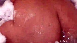 Look at this in jacuzzi 😏 come have fun