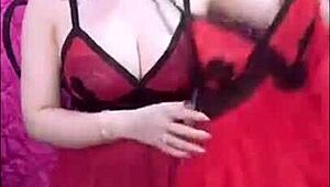 Hey, check this hot Vietnamese girl streaming live right now, wanna join?