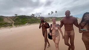 Fui na praia de nudismo com gostosas fazendo putaria