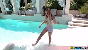 i ain't scared of my tall bf's huge cock, even if i'm petite!