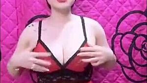 Hey, check this hot Vietnamese girl streaming live right now, wanna join?