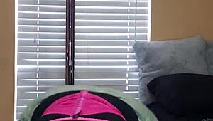 i love naejae grinding her pussy on the pole