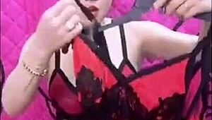 Hey, check this hot Vietnamese girl streaming live right now, wanna join?